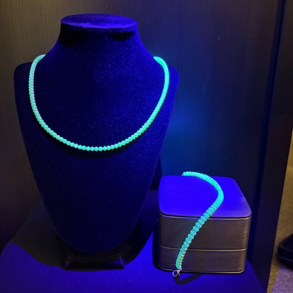 Uranium Glass Beaded Necklace & Bracelet Set - Picture 6 of 7